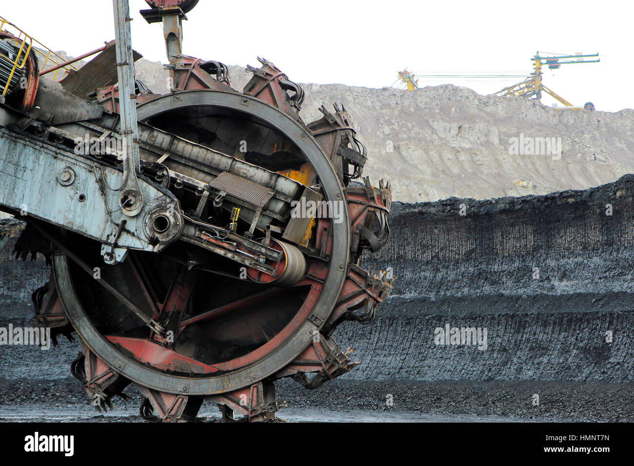 Mining macchina escavatore in marrone miniera di carbone Foto Stock