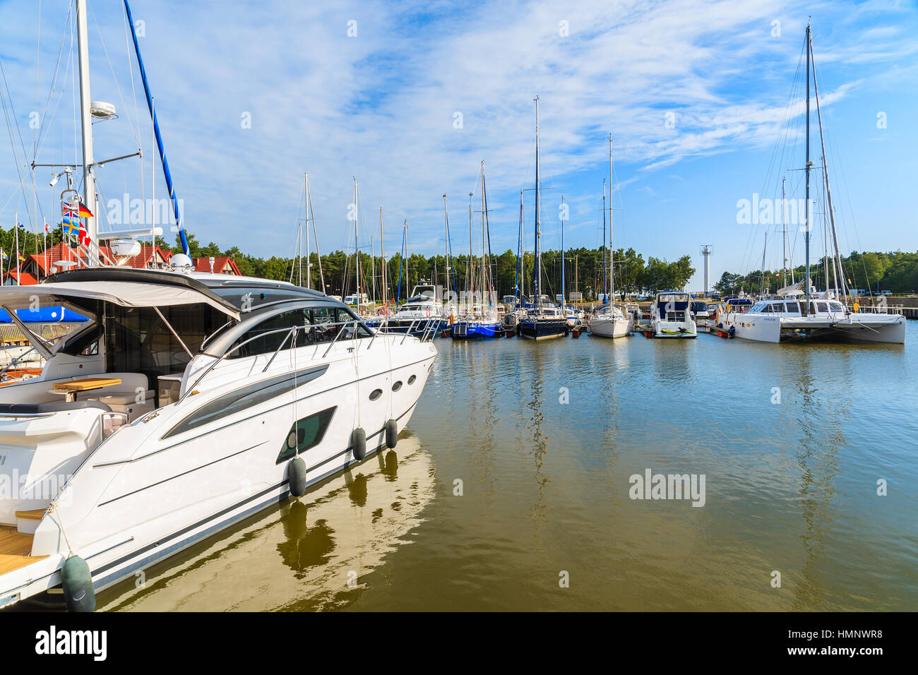 LEBA PORTA A VELA, Polonia - 23 JUN 2016: una vista del porto di vela in Leba cittadina sulla costa del Mar Baltico. Questo è uno dei più pittoreschi porti della regione. Foto Stock