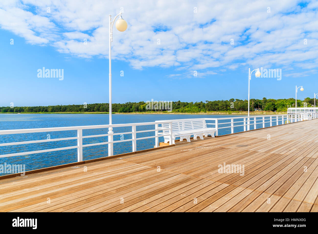 Vista del molo Jurata nella soleggiata giornata estiva, Mar Baltico, Polonia Foto Stock