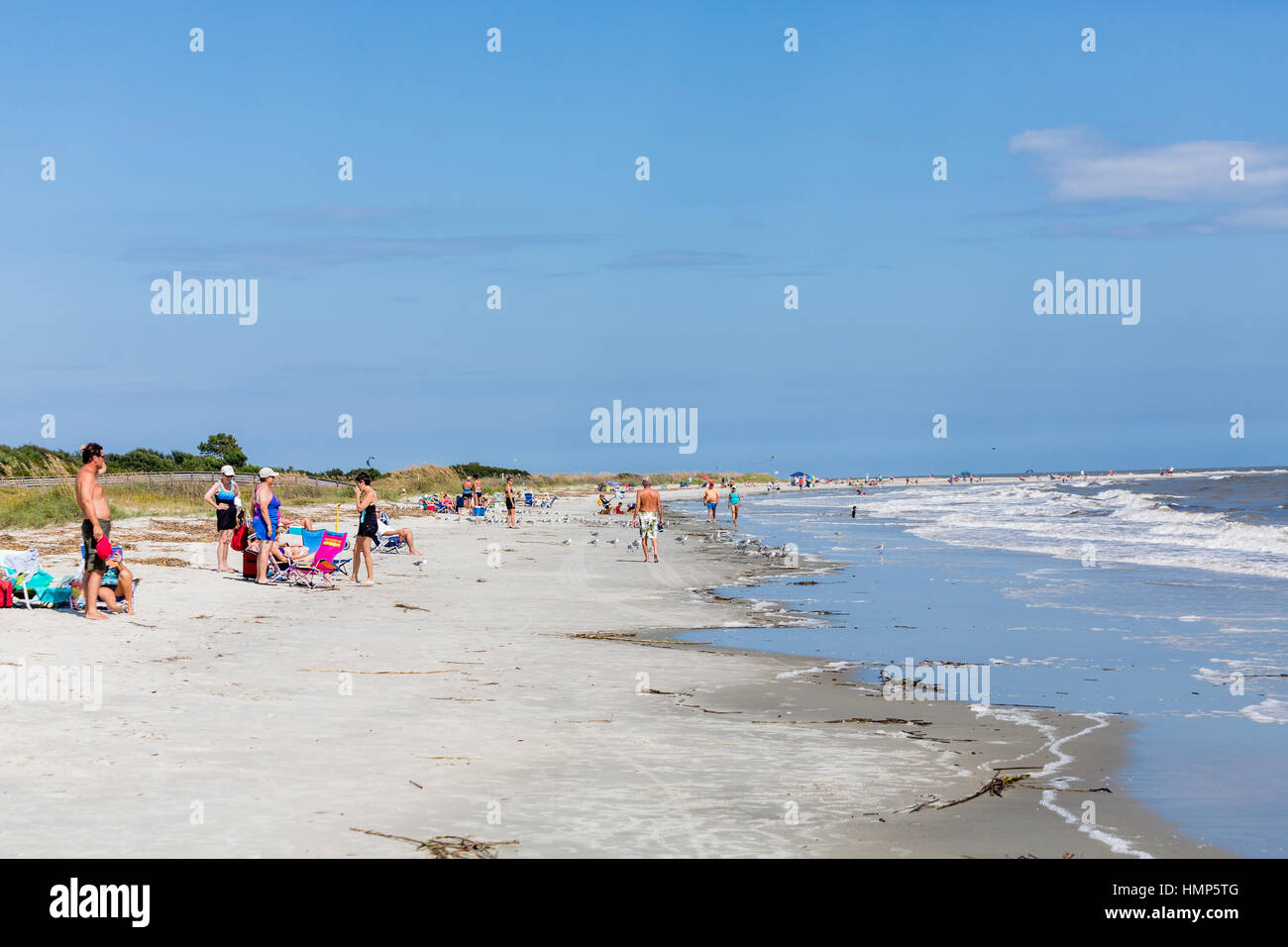 Famiglie godendo una giornata sulla spiaggia di St Simons, Georgia Foto Stock