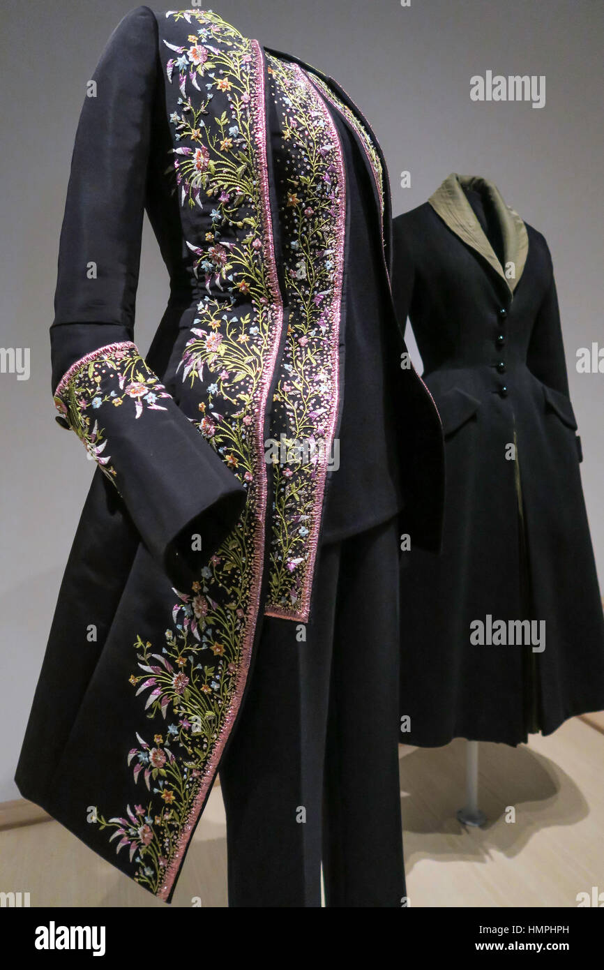 Capolavori: Disimballaggio Fashion mostra al Metropolitan Museum of Art, Costume Institute di New York, Stati Uniti d'America Foto Stock