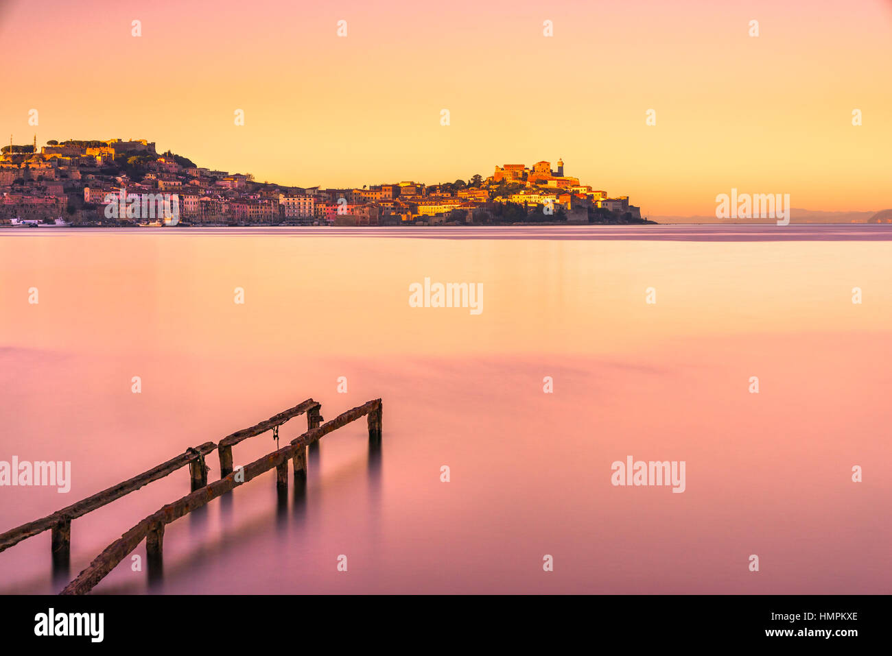 Meraviglioso tramonto su Portoferraio, Isola d'Elba, Toscana, Italia Foto Stock