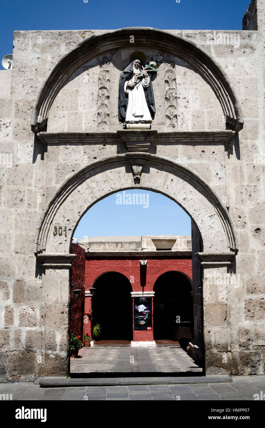 Convento de Santa Catalina, monumento coloniale barroco en Arequipa (siglo XVI), en piedra sillar (volcánica). Foto Stock