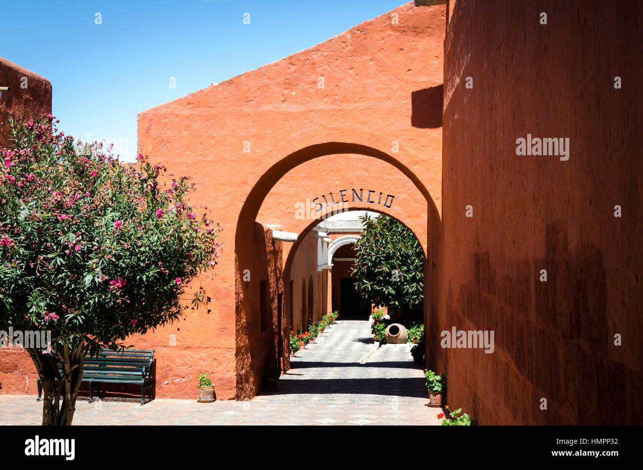 Convento de Santa Catalina, monumento coloniale barroco en Arequipa (siglo XVI), en piedra sillar (volcánica). Foto Stock