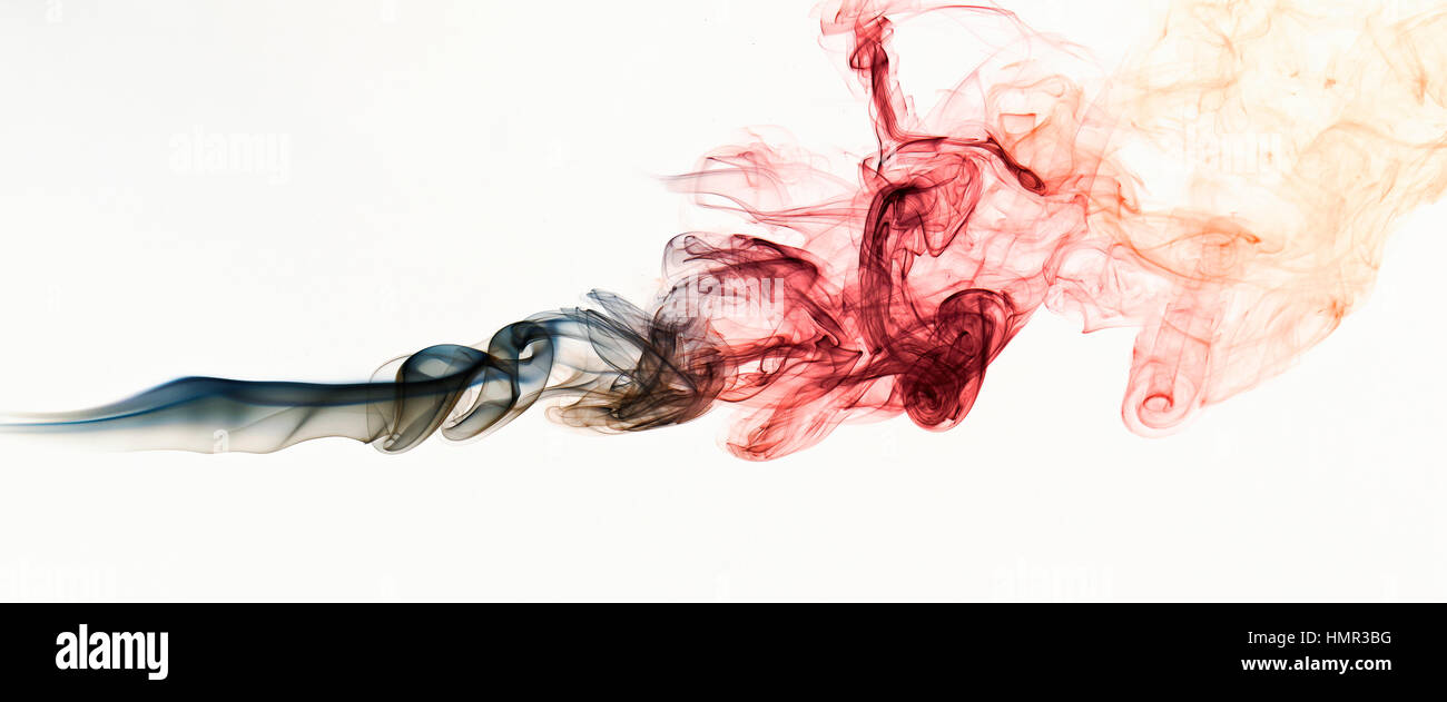 Fumo colorato wave isolati su sfondo bianco Foto Stock