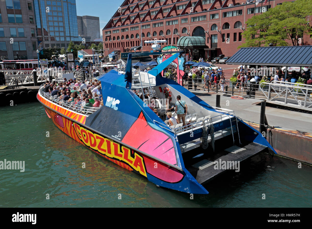Codzilla, uno stato della tecnica a getto di acqua la barca turistica accanto a Long Wharf, nel porto di Boston, Boston, Massachusetts, Stati Uniti. Foto Stock