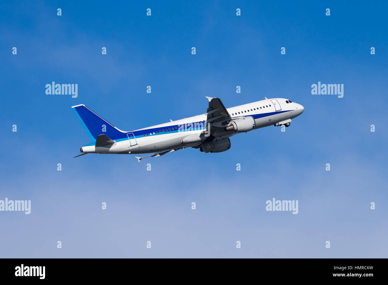 Airbus A320 di decollo dall'aeroporto. Foto Stock