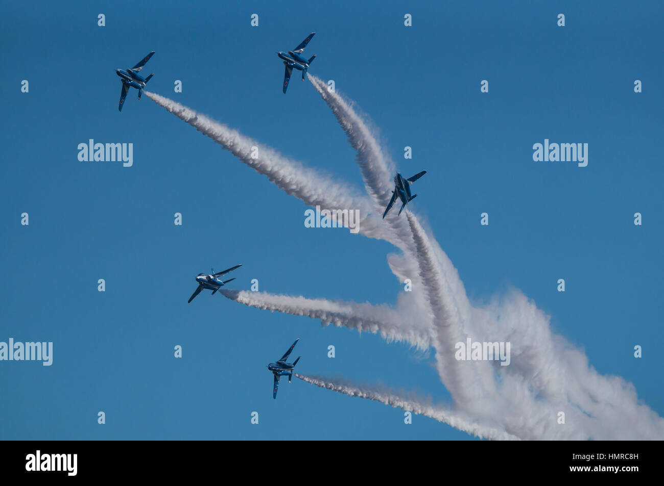 Voli dimostrativi di impulso di blu. Impulso di colore blu è il aerobatic team di dimostrazione del Giappone Aria forza di autodifesa. Foto Stock