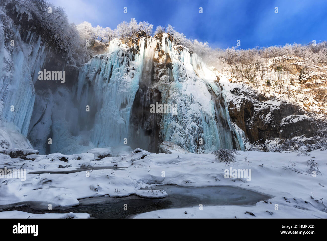 Cascata ghiacciata al parco dei laghi di Plitvice, Croazia Foto Stock