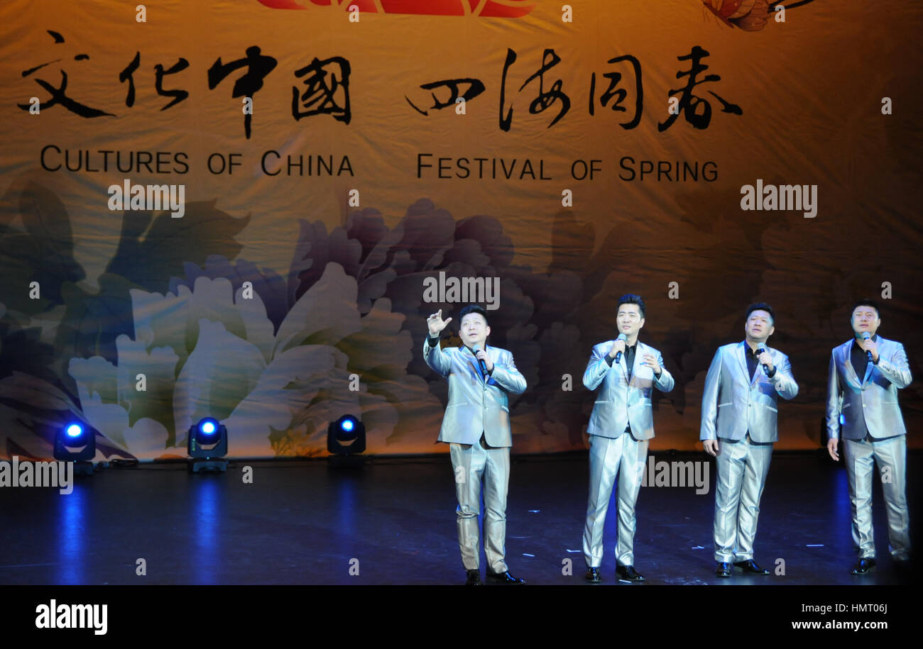 Oakland, Nuova Zelanda. 5 febbraio, 2017. Gli artisti cantano durante il "culture della Cina, il Festival di Primavera di prestazioni in Oakland, Nuova Zelanda, Febbraio 5, 2017. Credito: Su Liang/Xinhua/Alamy Live News Foto Stock