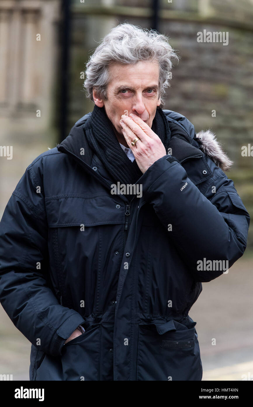 Peter Capaldi viene avvistato su il medico che cattura impostato su Mount Stuart Square a Cardiff Bay, Regno Unito, dopo aver annunciato che questa serie sarà la sua ultima Foto Stock