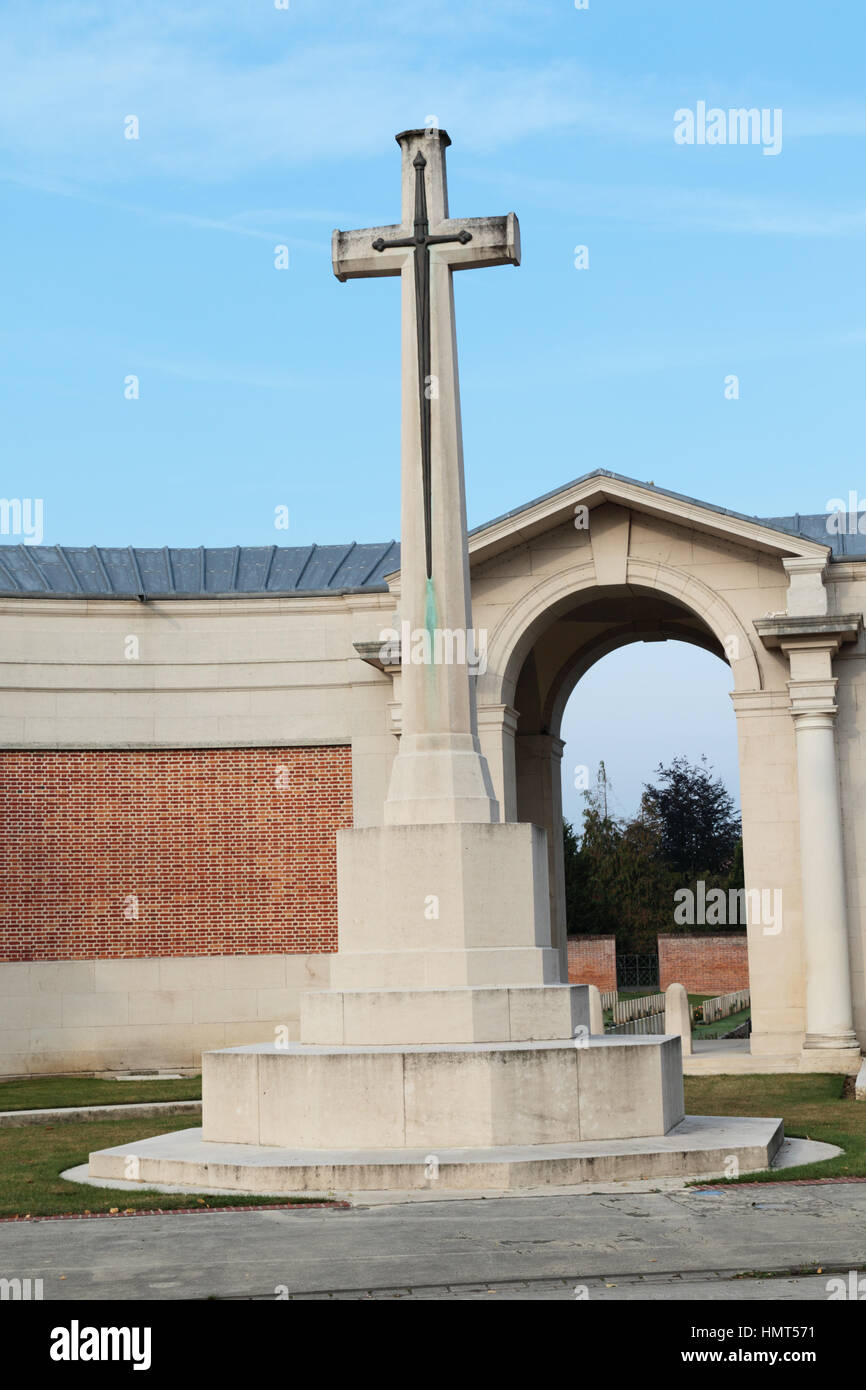Croce di sacrificio Faubourg-d'Amiens Cimitero Arras Francia Foto Stock