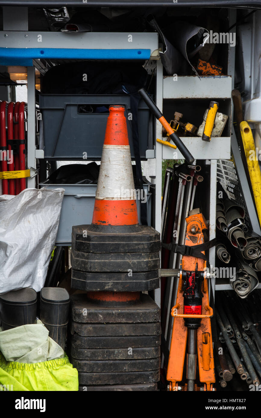 BT Openreach ingegnere strettamente impaccata officina mobile Foto Stock