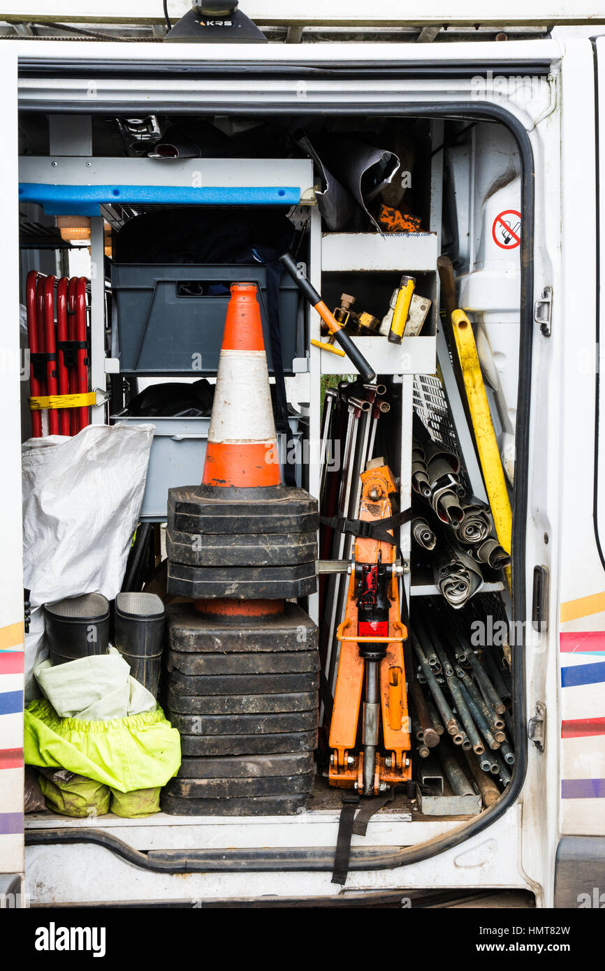 BT Openreach ingegnere strettamente impaccata officina mobile Foto Stock