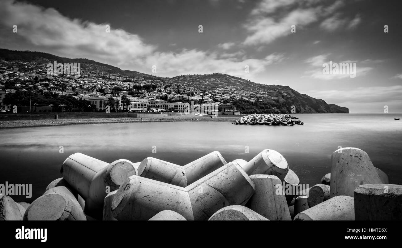 Funchal è la città più grande, la sede comunale e la capitale del Portogallo la regione autonoma di Madera. Foto Stock