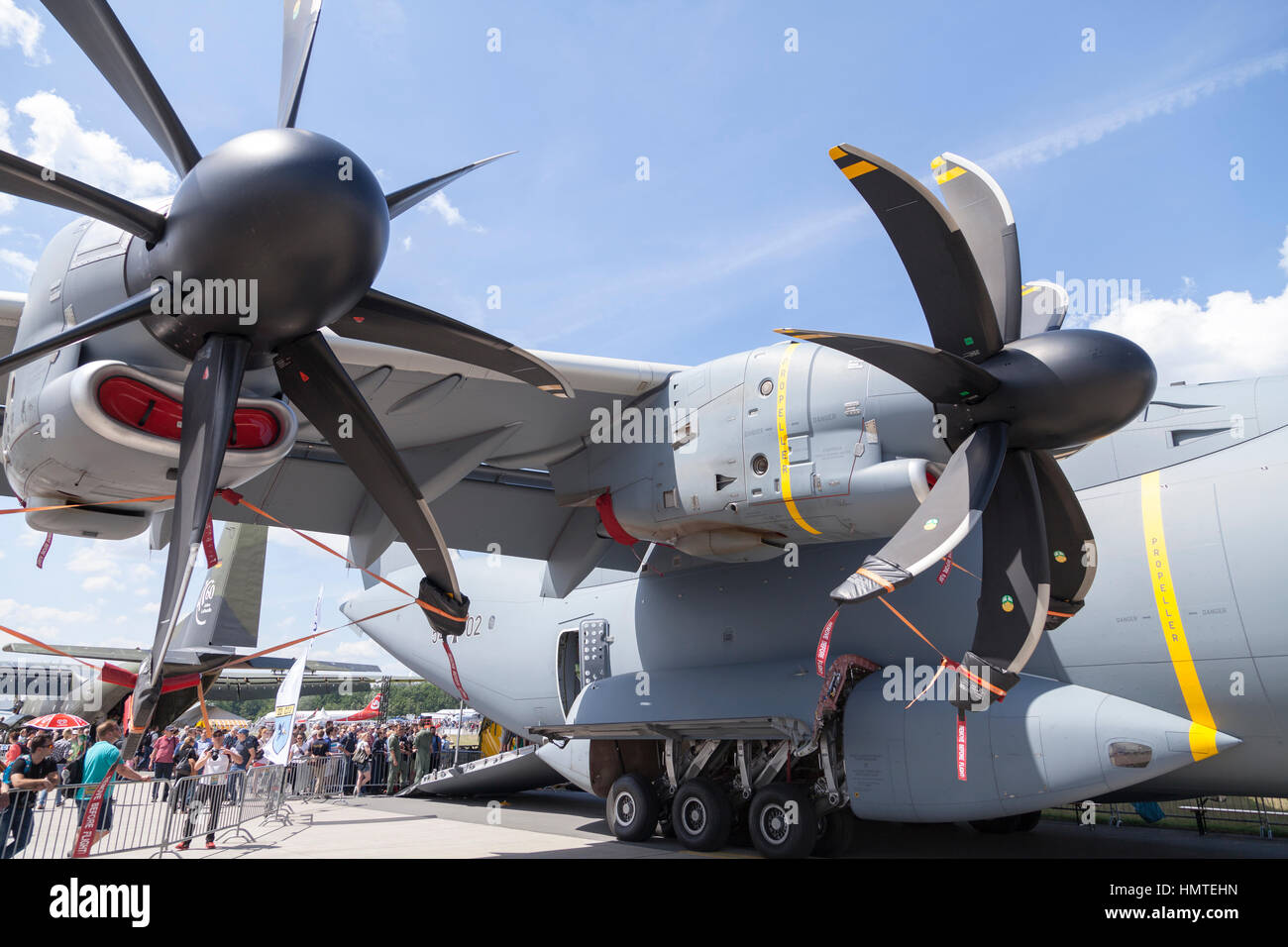 Berlino / GERMANIA - Giugno 3, 2016: tedesco Airbus A 400 M motori ad elica. La Airbus A400M è un multi-nazionale, a quattro motori a turboelica transpo militare Foto Stock