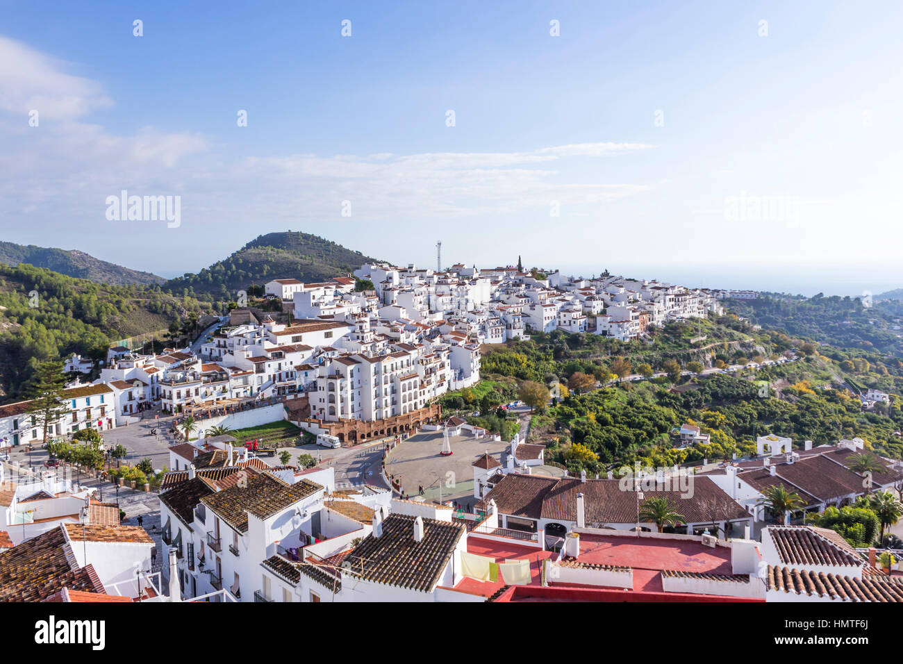Frigiliana, provincia di Malaga, Andalusia, Spagna meridionale. Vista complessiva. Foto Stock