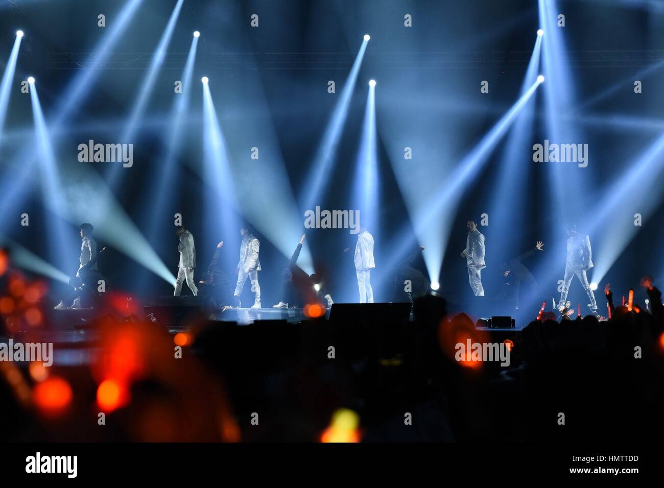 Taipei, Taiwan. 05 feb 2017. Shinhwa 2017 Shinhwa tiene un concerto a Taipei, Taiwan. Credito: TopPhoto/Alamy Live News Foto Stock