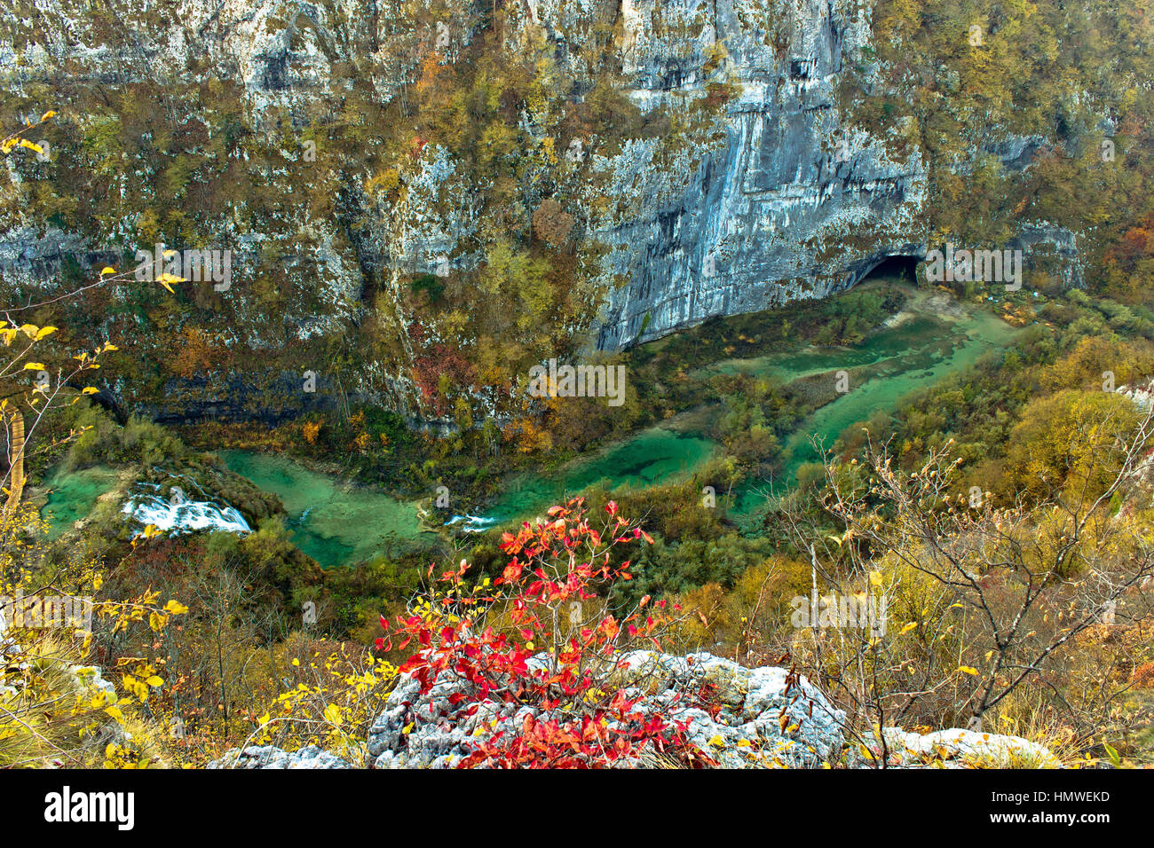 Il parco nazionale dei laghi di Plitvice - canyon colorato fiume vista aerea, Croazia Foto Stock