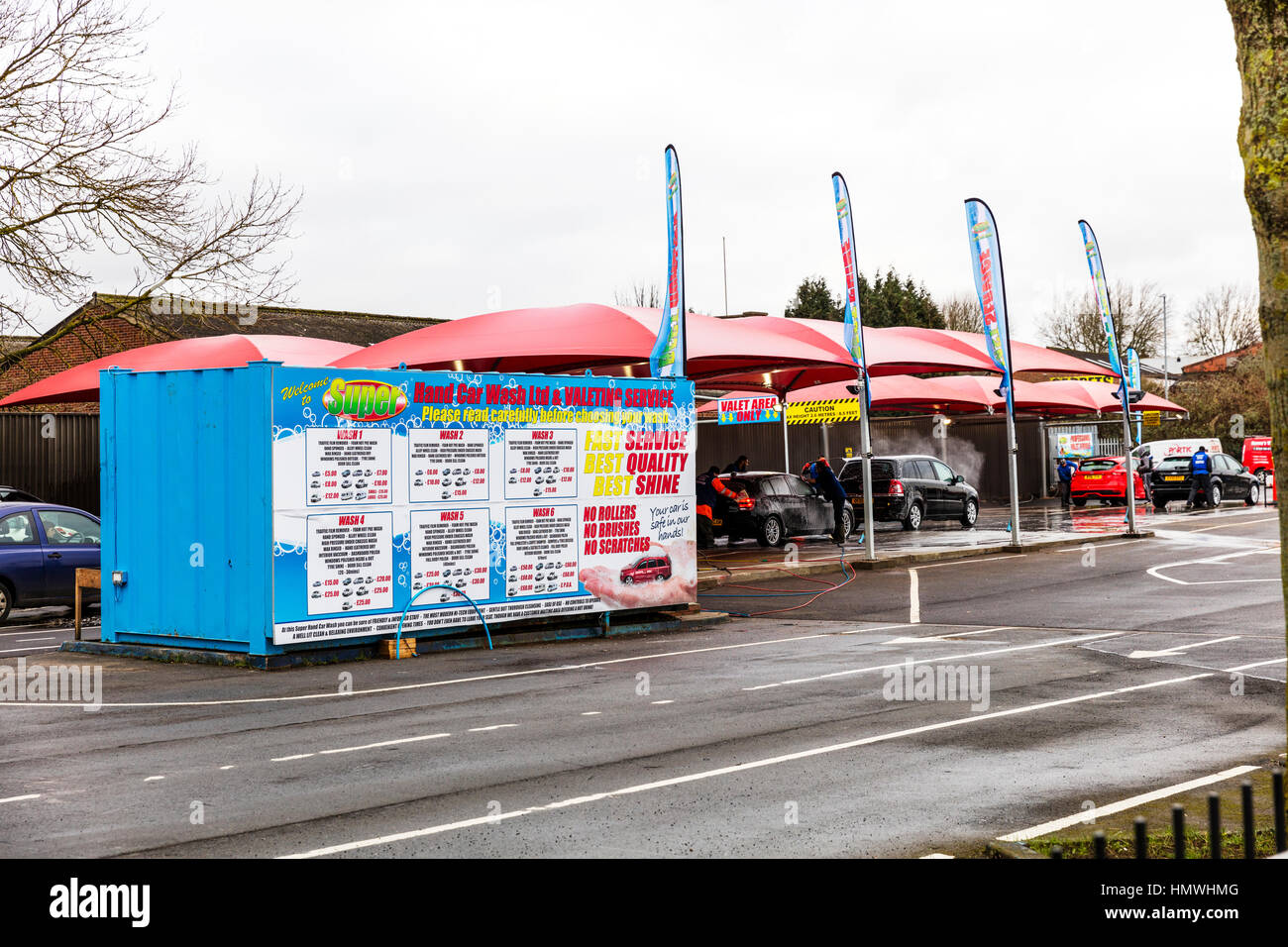 Car Wash carwash business i lavoratori polacchi la pulizia di auto per denaro Lincoln city REGNO UNITO Inghilterra Foto Stock