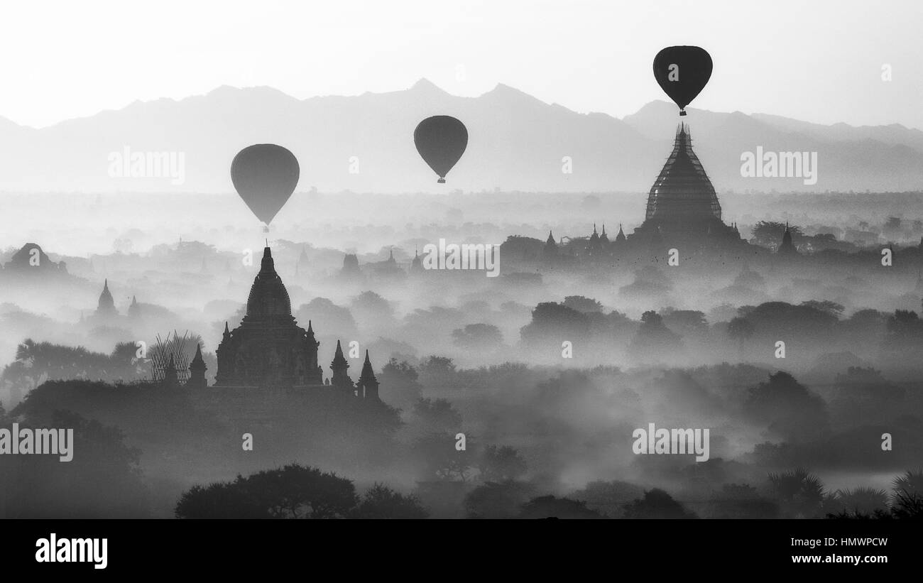 Arte approccio a sunrise di scatto sulla parte superiore della pagoda di Bagan, Maynmar. Anche conosciuto come Birmania per alcuni. Foto Stock