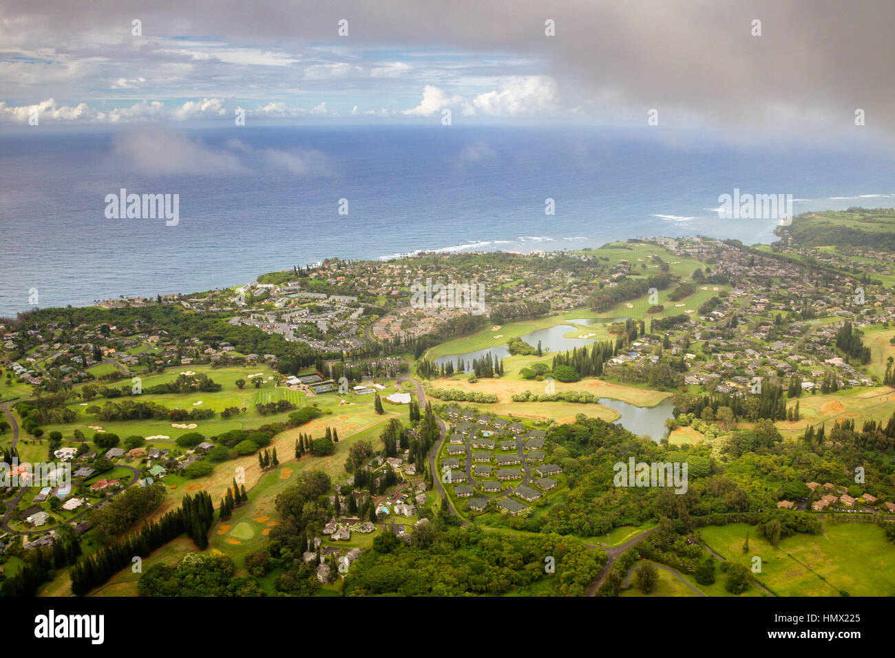 Vista aerea di Princeville sulla costa Nord di Kauai, Hawaii, Stati Uniti d'America. Foto Stock