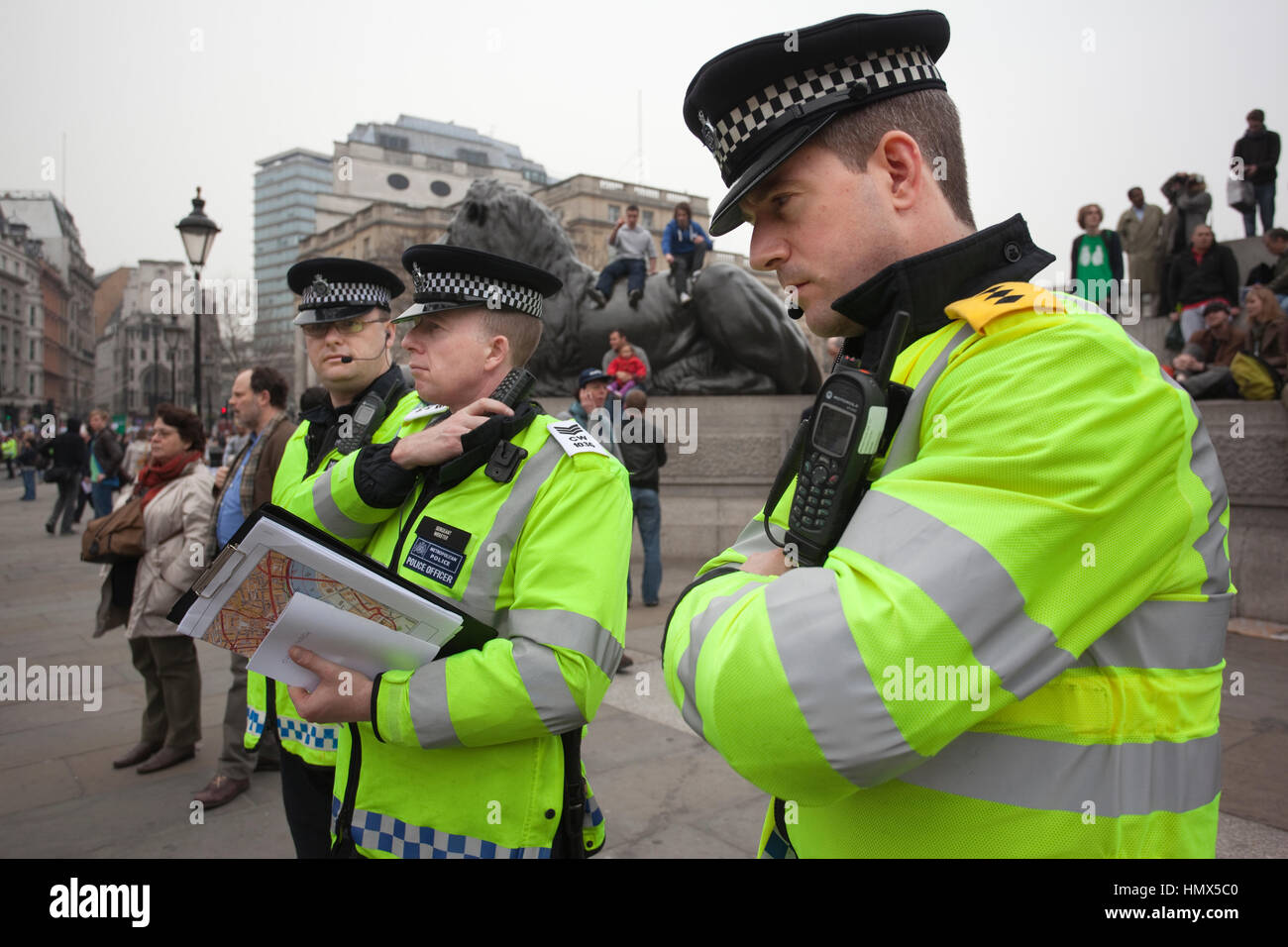 La Metropolitan Police in servizio durante un anti-tagli protesta nel centro di Londra, England, Regno Unito Foto Stock