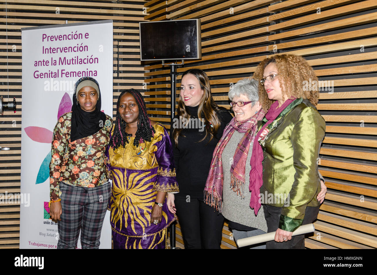 Donna diversa per celebrare il Giorno internazionale contro le mutilazioni genitali femminili, Madrid, Spagna. Foto Stock