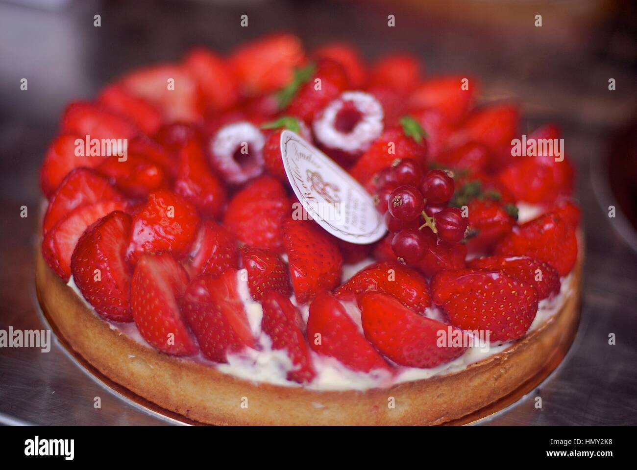 Parigi. Francia., la cucina francese è famosa per la sua pasticceria fresca e prodotti mediterranei Foto Stock