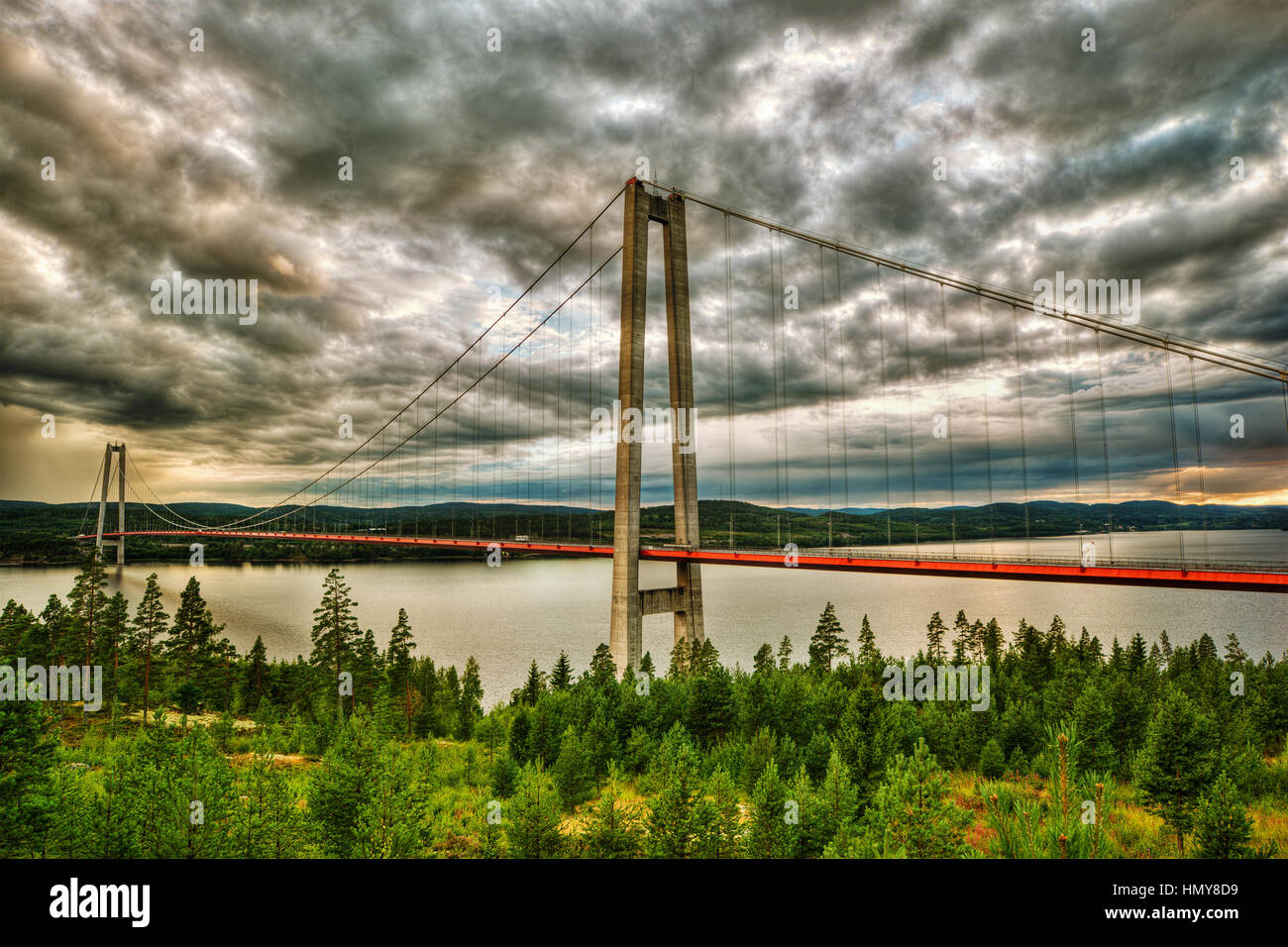 Luglio 2016, Alta Costa ponte (Höga Kusten Bridge) in Svezia, HDR-tecnica Foto Stock