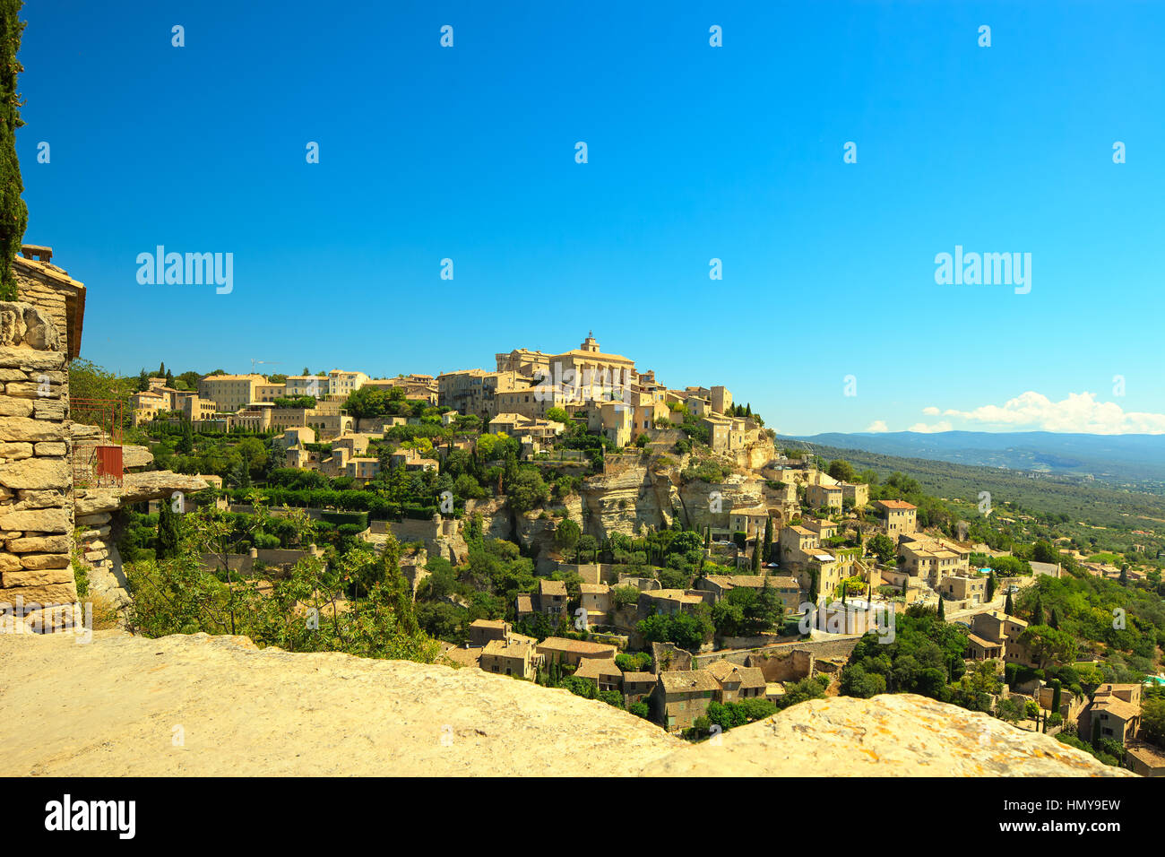 Gordes Borgo Medievale costruito su una collina della roccia nel Luberon, Provenza Costa Azzurra Regione, Francia. Foto Stock