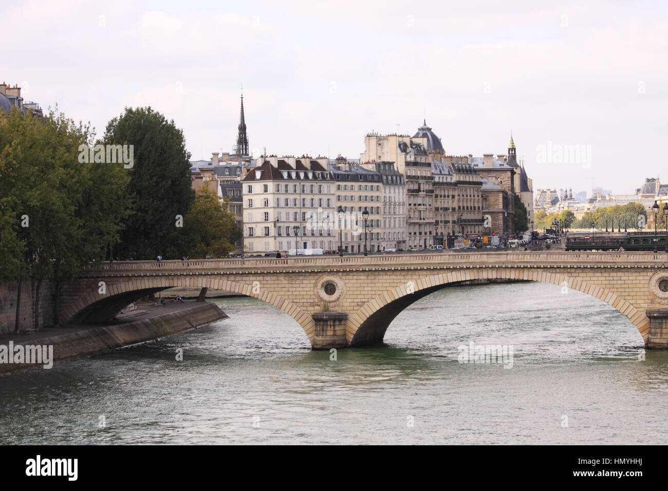 Pont Louis-Philippe attraversando il Fiume Senna a Parigi Foto Stock