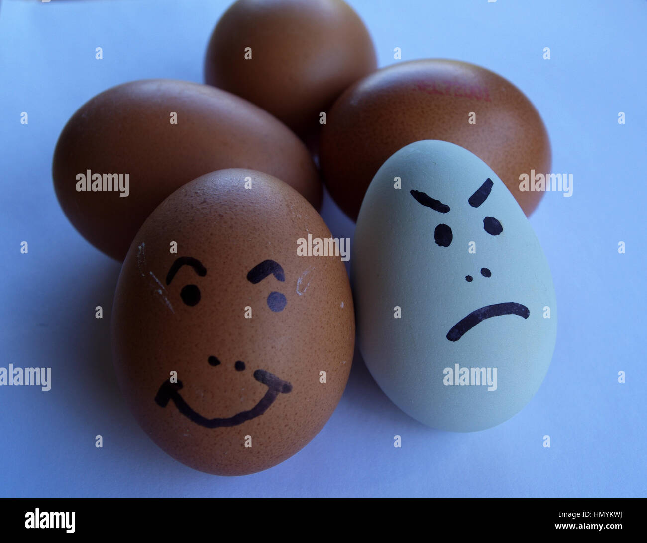 Buona scelta libera di uovo versus bad store hanno acquistato le uova Foto Stock