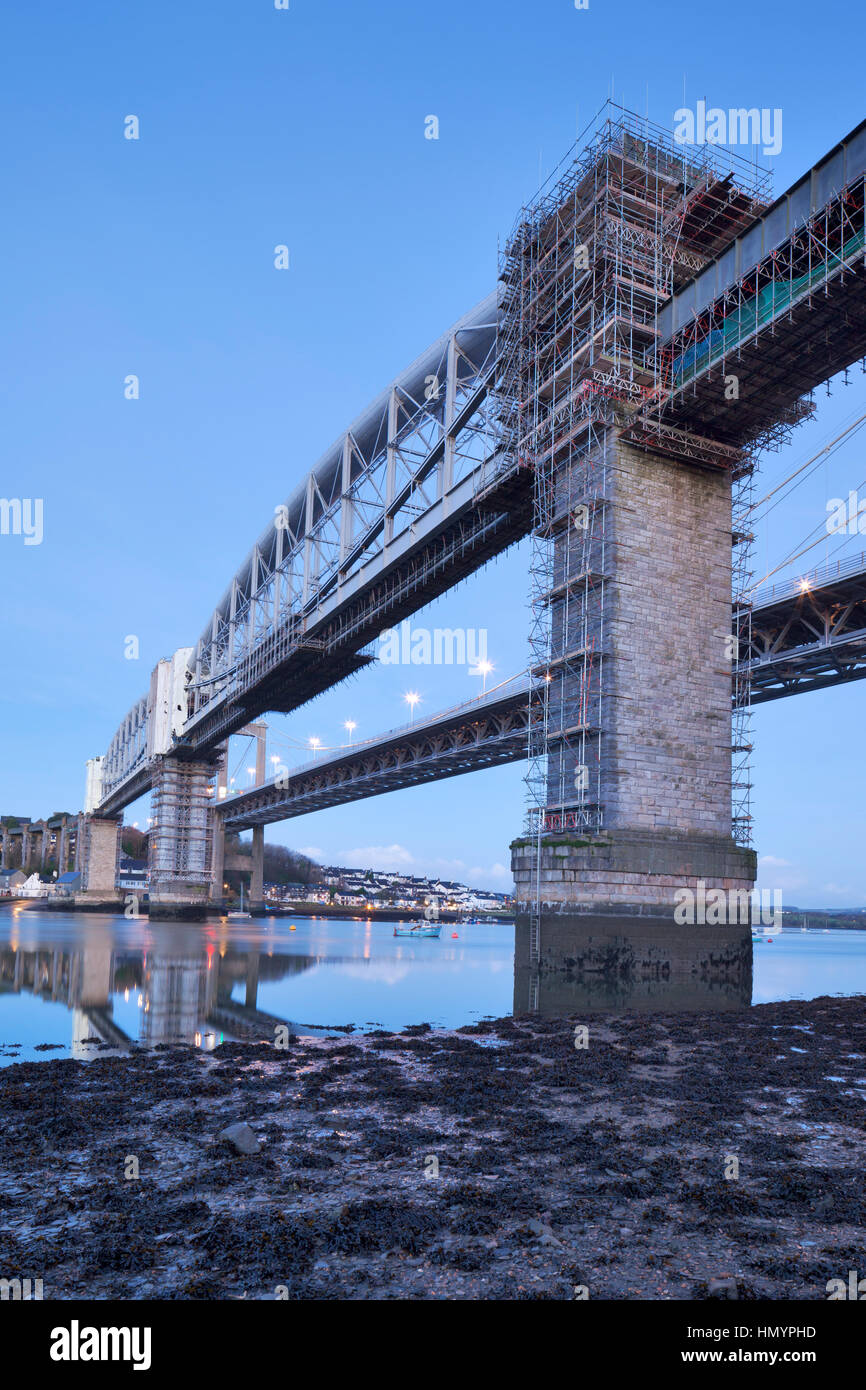 La mattina presto alla Royal Albert ponte ferroviario, Saltash, Plymouth Foto Stock