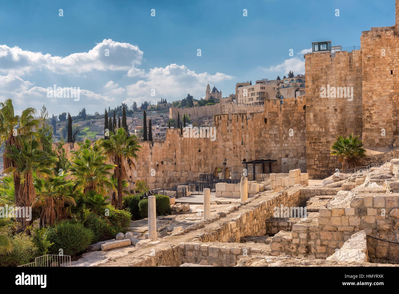 Una vista di antica Gerusalemme vecchia città dal Monte del Tempio, Gerusalemme, Israele. Foto Stock