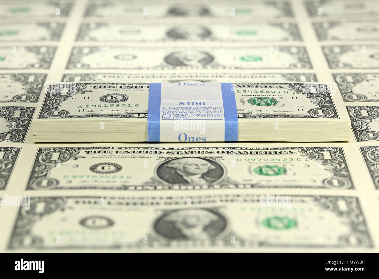 Pacchetto di 1 dollaro note su intonso 1 dollaro foglio Foto Stock