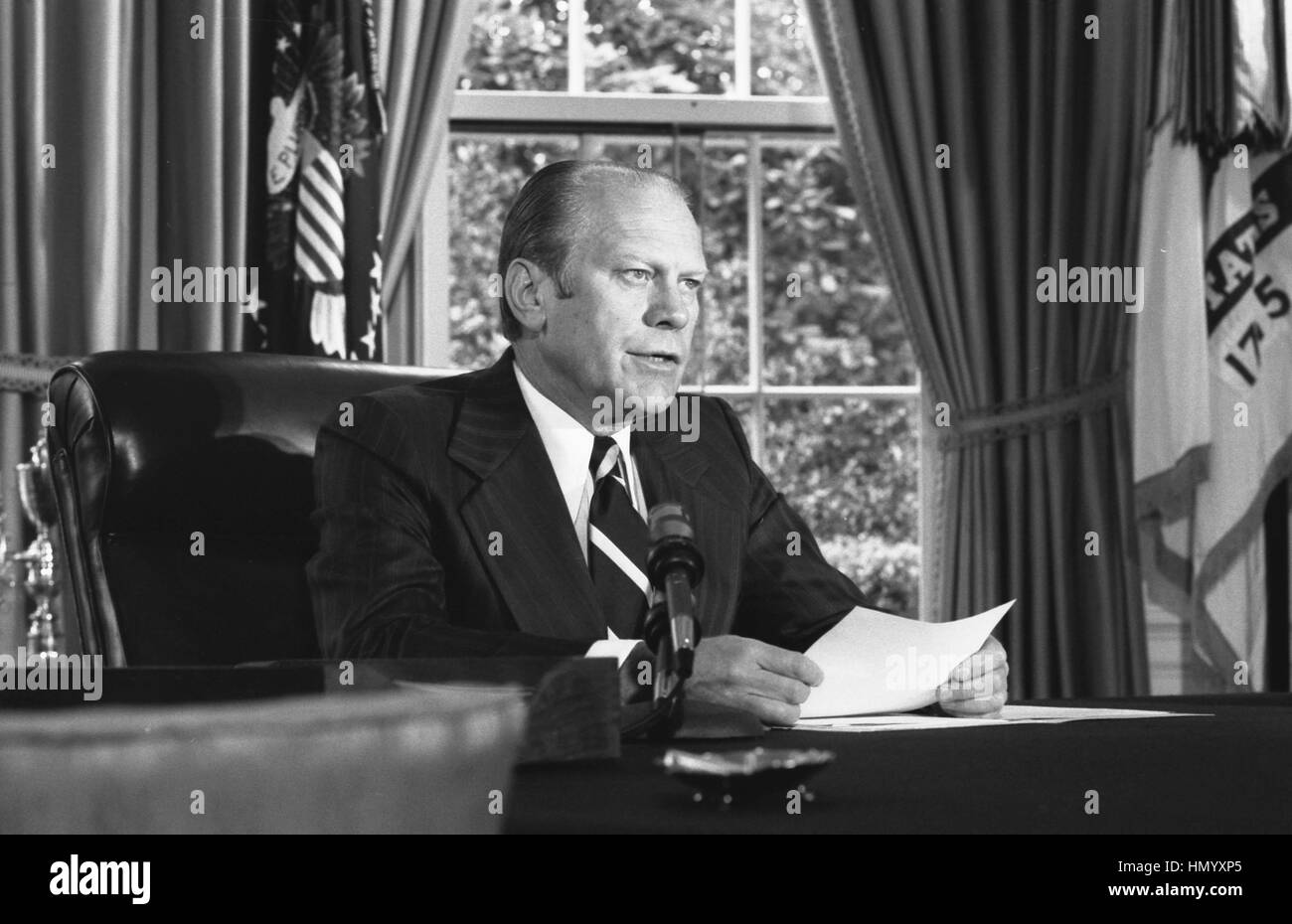 Il presidente statunitense Gerald Ford annuncia la sua decisione di perdono ex presidente Richard Nixon dall'Ufficio Ovale della Casa Bianca Settembre 8, 1974 a Washington, DC. Foto Stock