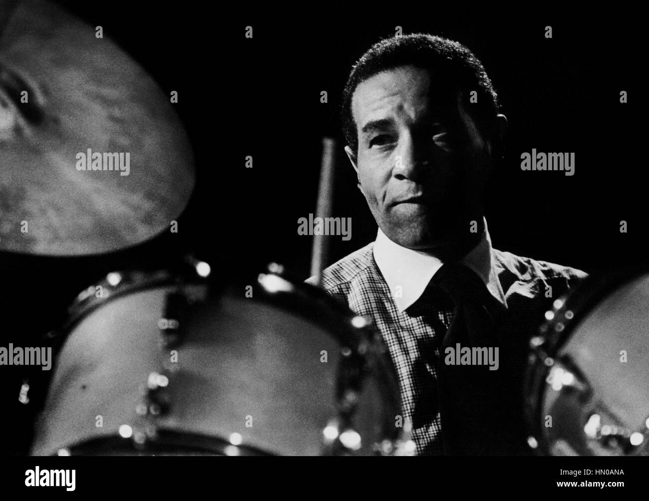 Max Roach esecuzione di circa 1981. Foto Stock