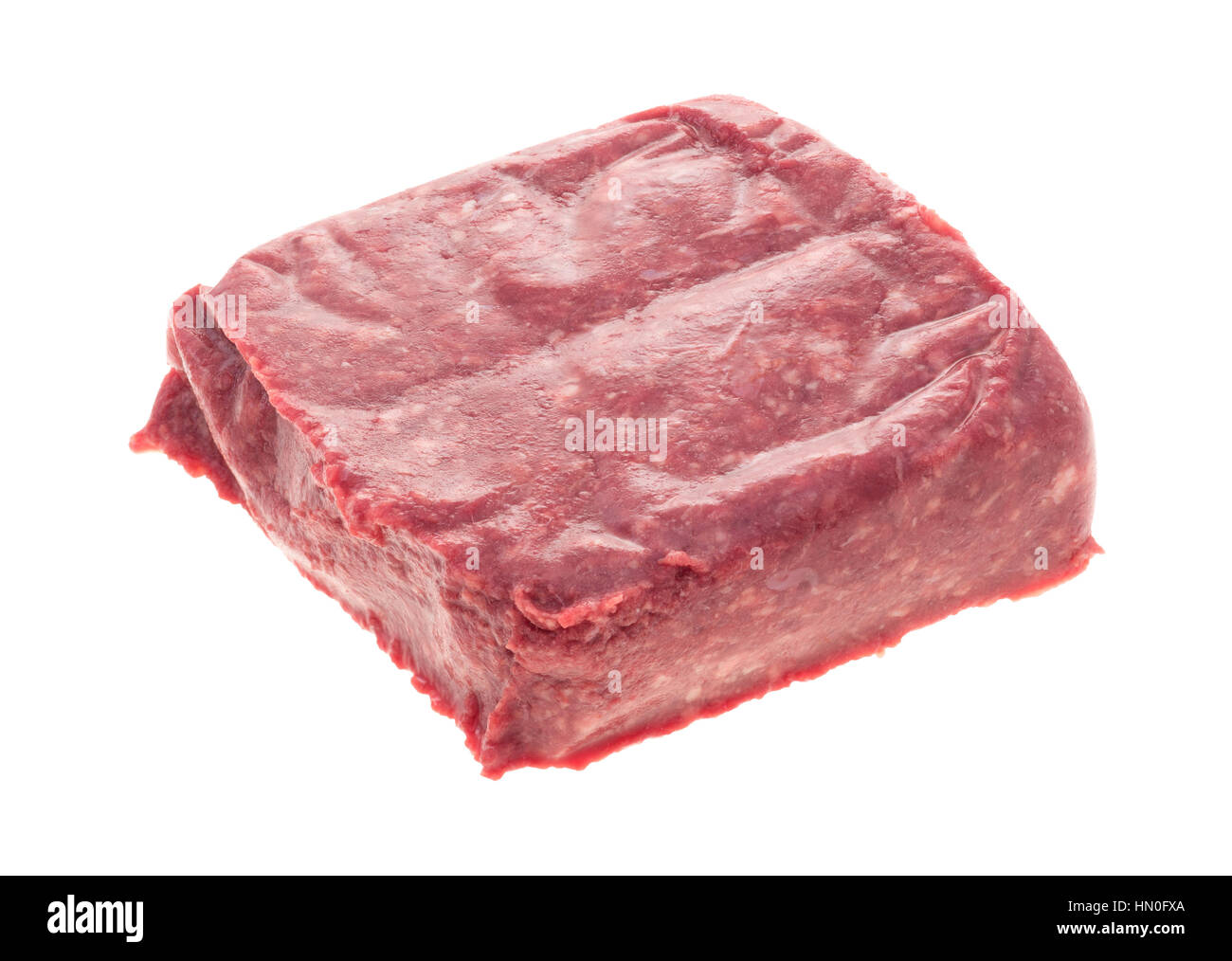 Una porzione della massa magra carni bovine confezionate isolato su uno sfondo bianco. Foto Stock