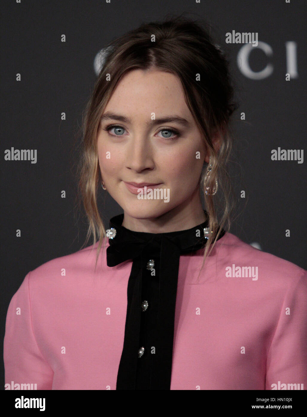 Saoirse Ronan arriva a 2015 LACMA Art + Film Gala il 7 novembre 2015 a Los Angeles, California. Foto di Francesco Specker Foto Stock
