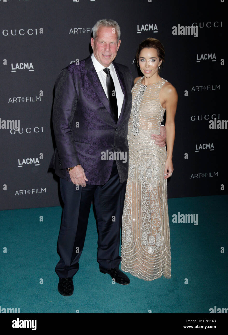 Steve Tisch e Katia Francesconi, arrivano al 2015 LACMA Art + Film Gala il 7 novembre 2015 a Los Angeles, California. Foto di Francesco Specker Foto Stock