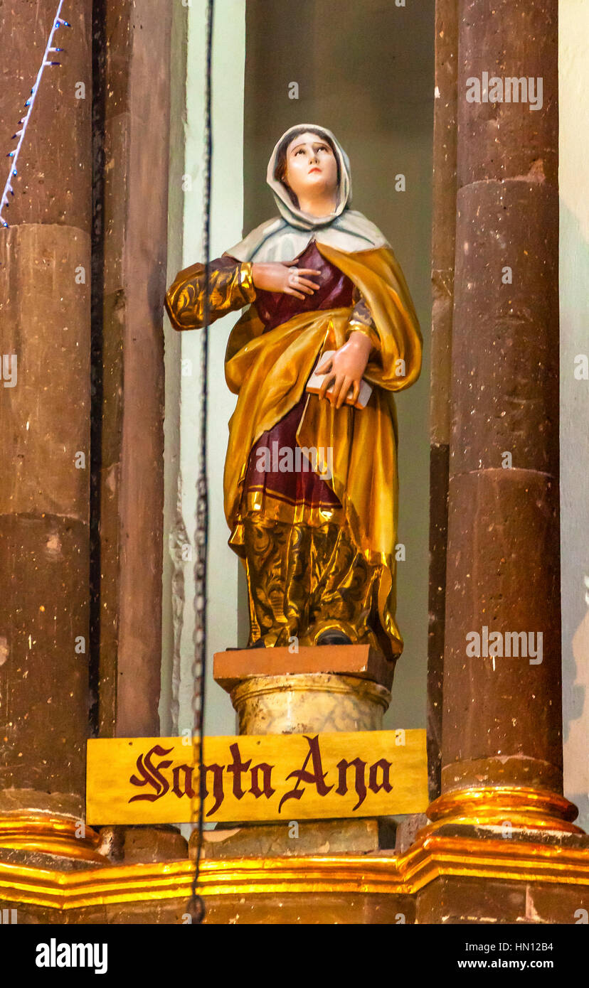 Saint Anne statua Anna Maria la Madre di Gesù la nonna Convento Immacolata Concezione le Monache di San Miguel De Allende, Messico. Convento di Immacolata Co Foto Stock