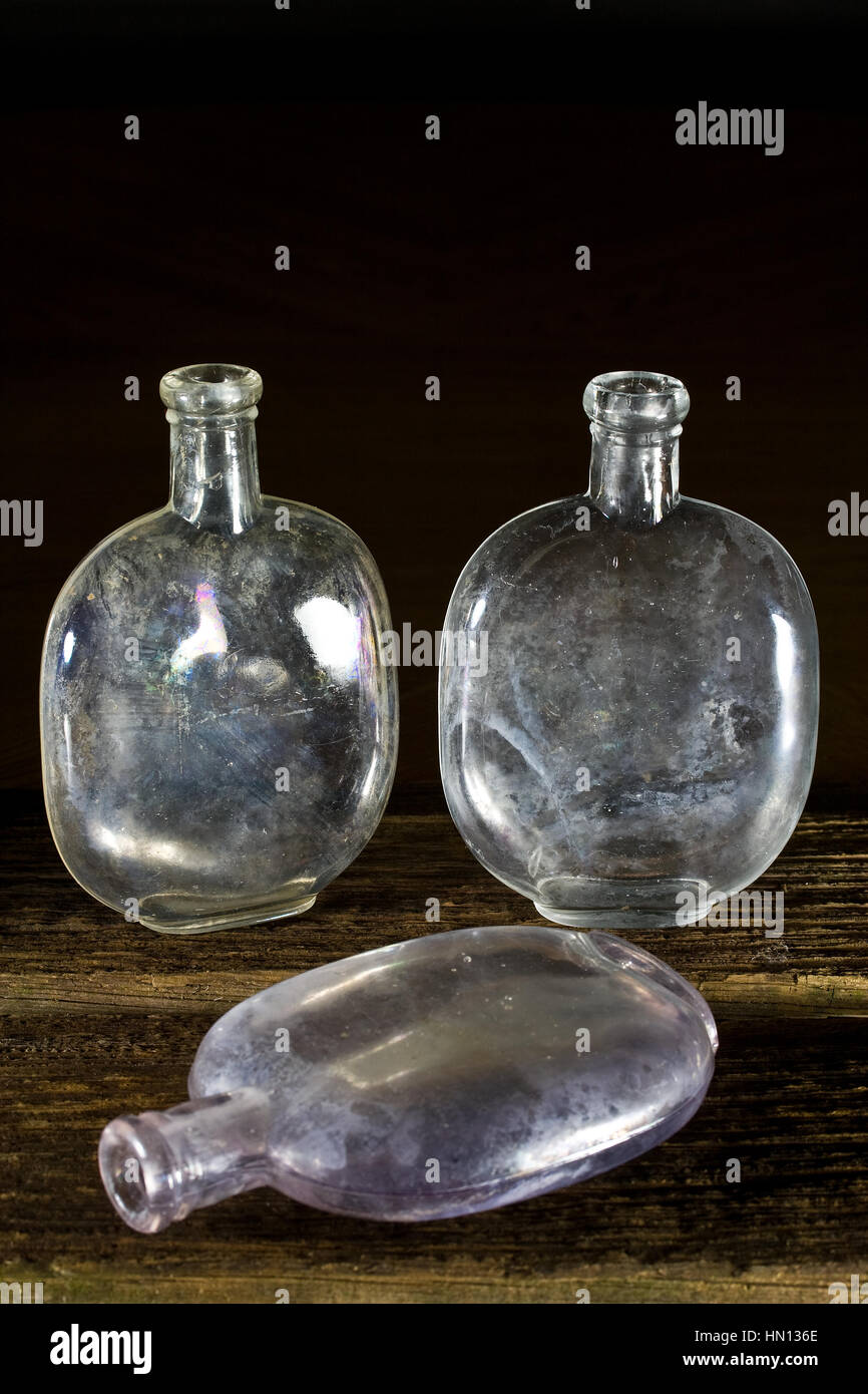 Semi di zucca palloni di Whisky datati dalla metà del 1880 a circa 1910 - Old West bottiglie trovate a Austin, Nevada USA Foto Stock