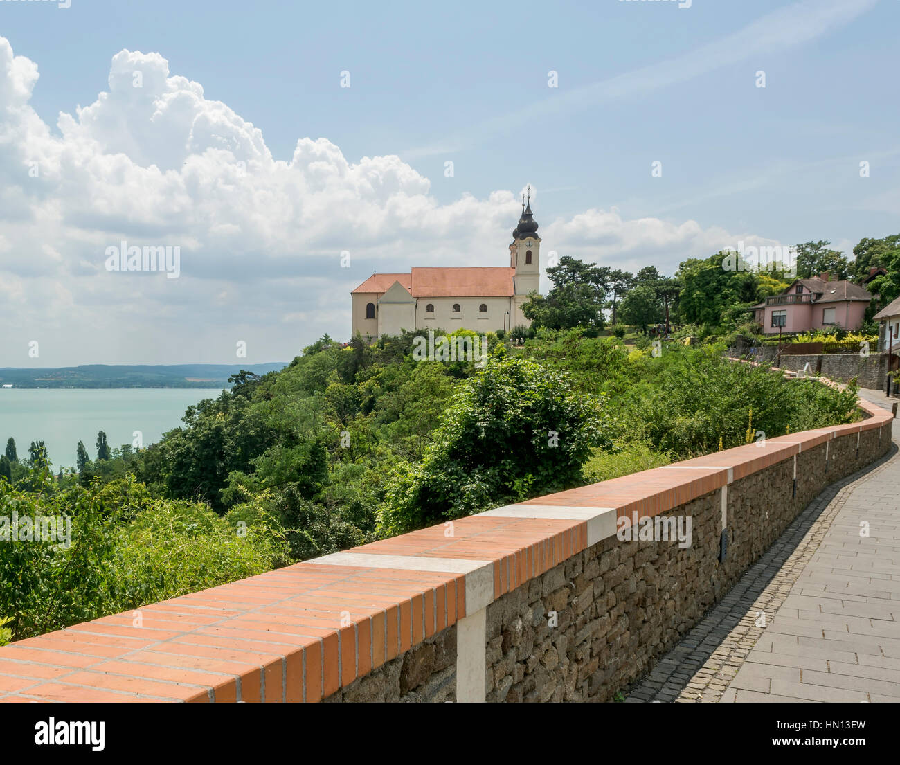 Vista della Abbazia di Tihany al Lago Balaton, Ungheria.Tihany è uno dei top destinazione turistica del Lago Balaton Foto Stock