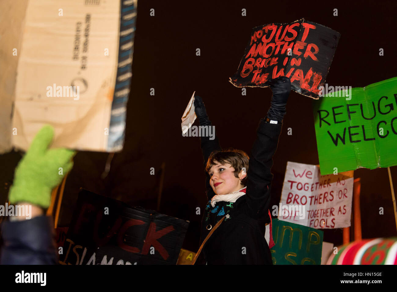 Cardiff protestare contro Trump's 'Mdivieto uslim' Foto Stock
