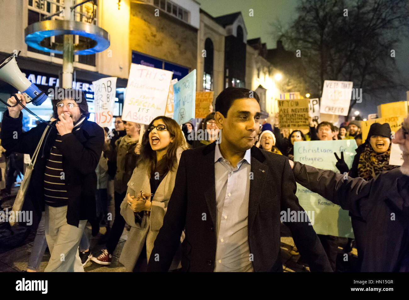 Cardiff protestare contro Trump's 'Mdivieto uslim' Foto Stock