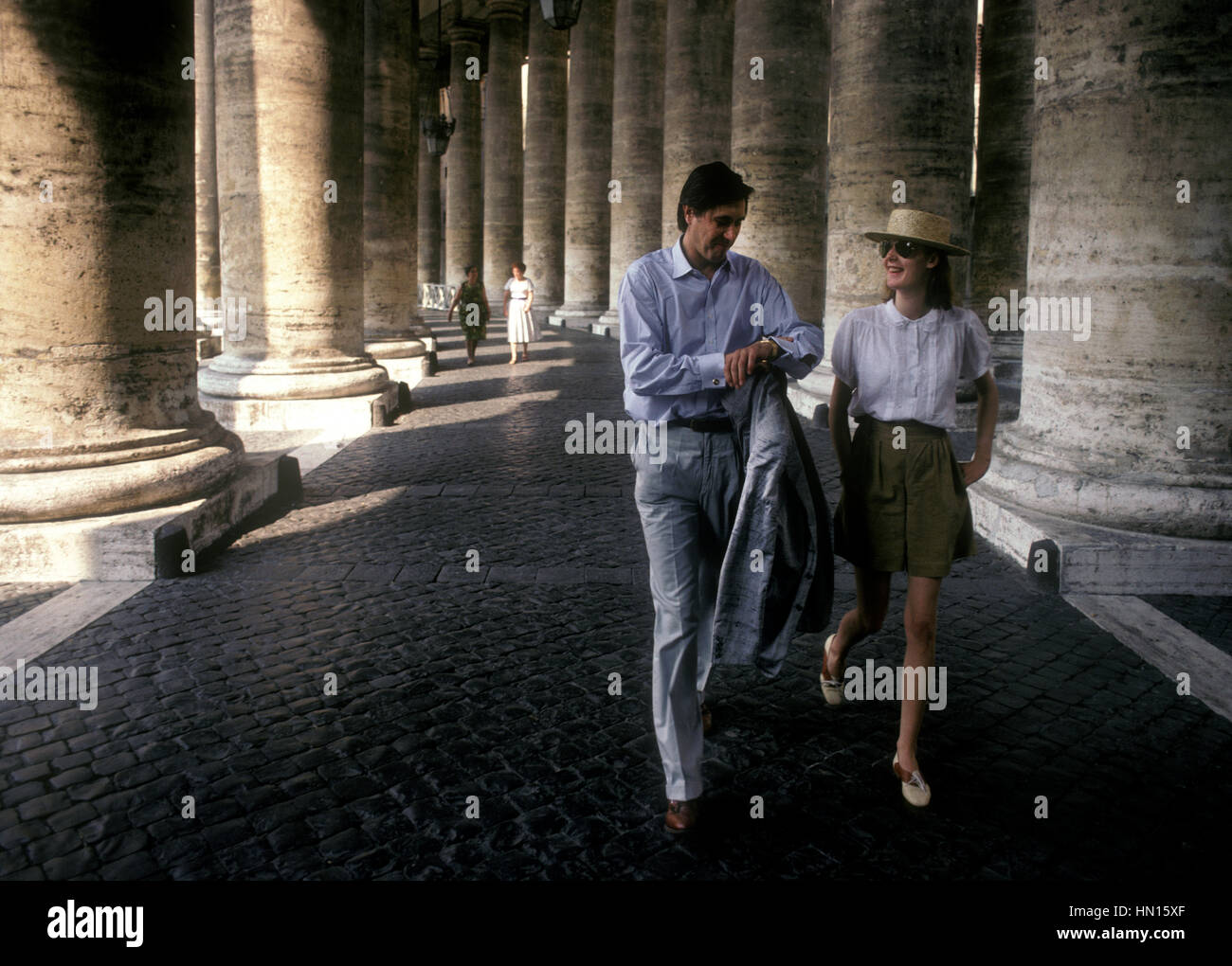 Bryan Ferry e il suo essere moglie Lucy in St Peters Sq Roma 1982 Foto Stock