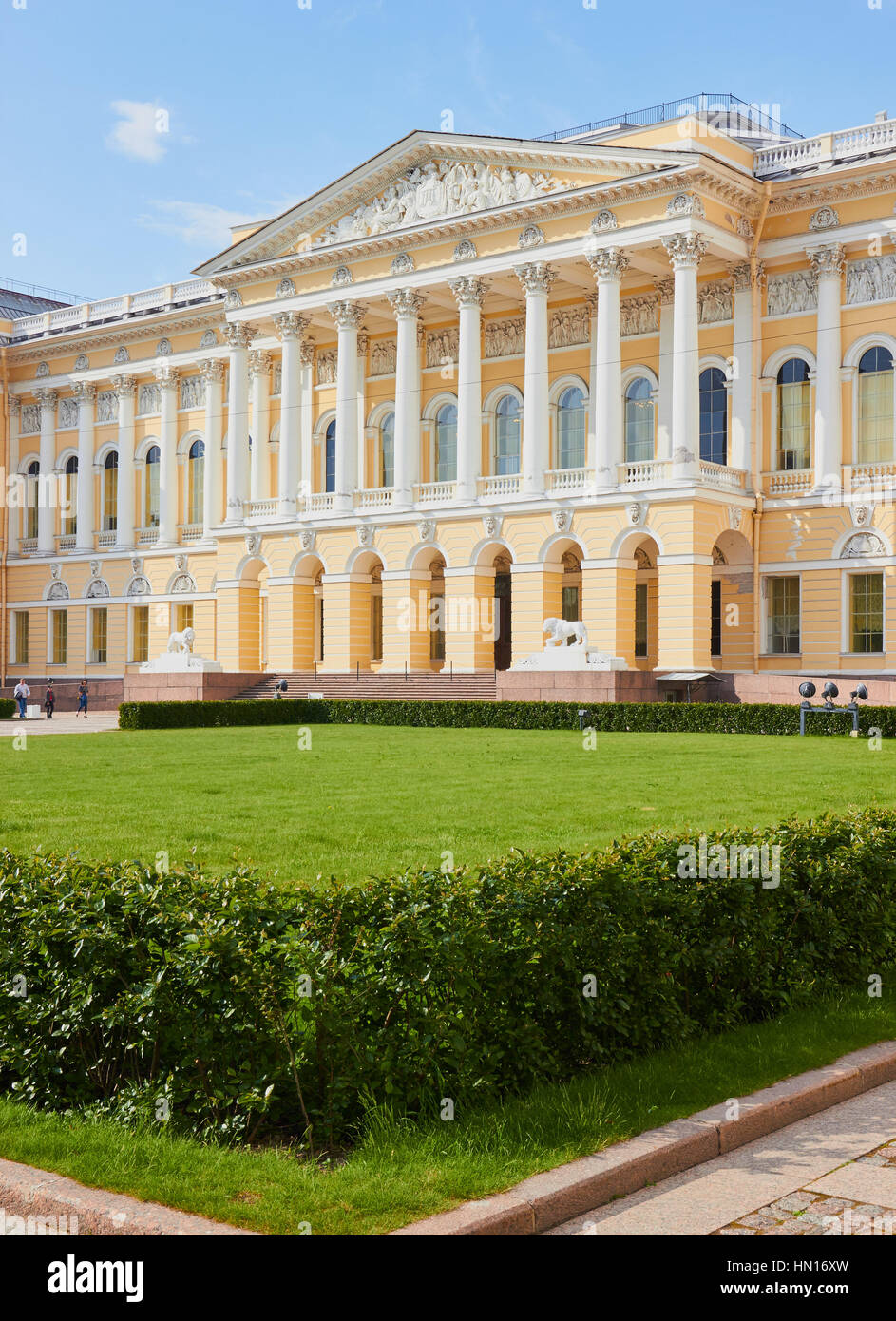 Palazzo Mikhailovsky, edificio principale del Museo Russo, la Piazza delle Arti, Gostinyy Dvor, San Pietroburgo, Russia Foto Stock