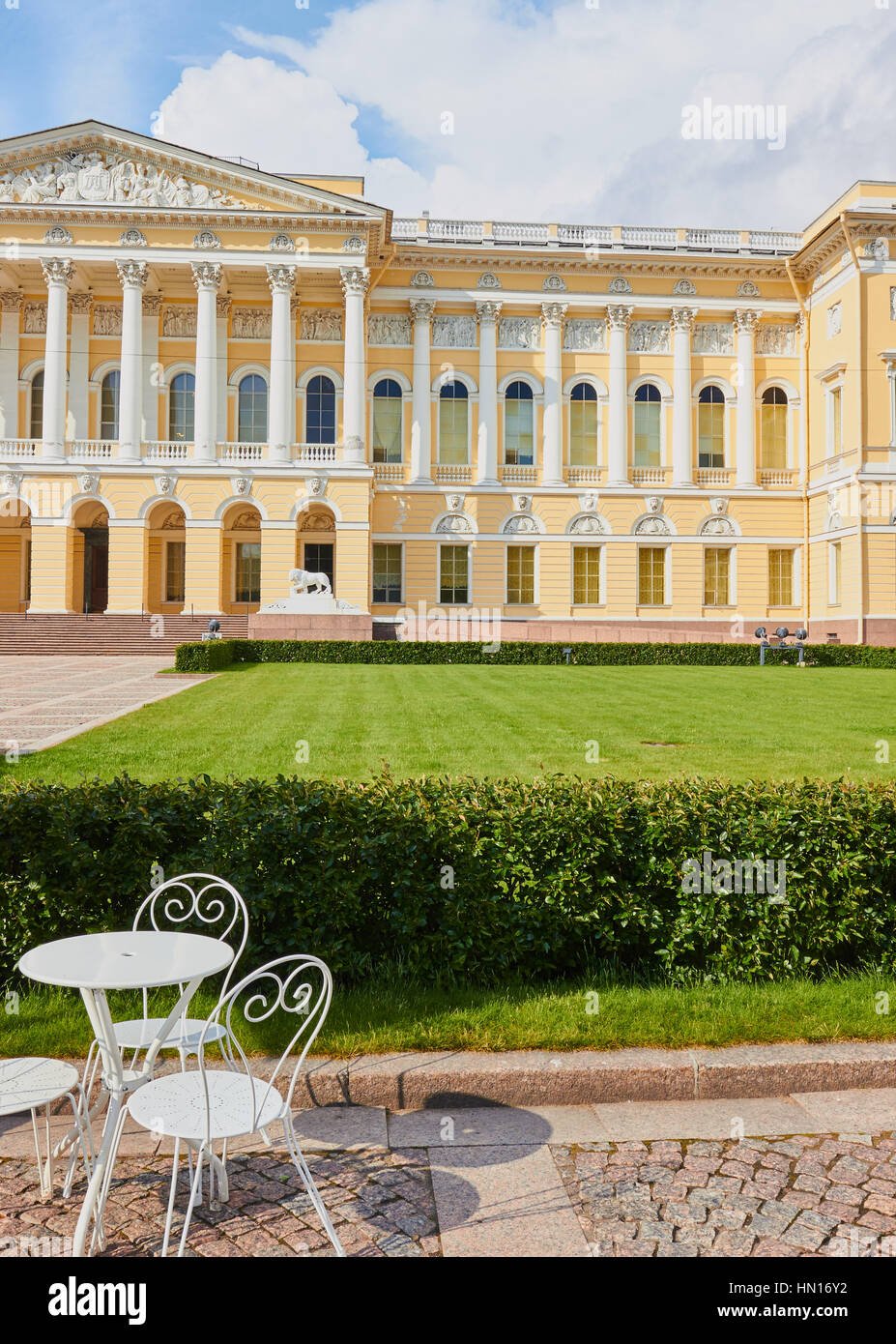 Palazzo Mikhailovsky, edificio principale del Museo Russo, la Piazza delle Arti, Gostinyy Dvor, San Pietroburgo, Russia Foto Stock