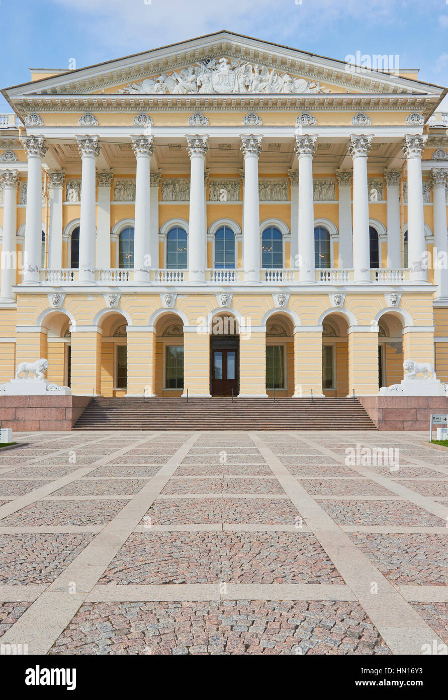 Palazzo Mikhailovsky, edificio principale del Museo Russo, la Piazza delle Arti, Gostinyy Dvor, San Pietroburgo, Russia Foto Stock